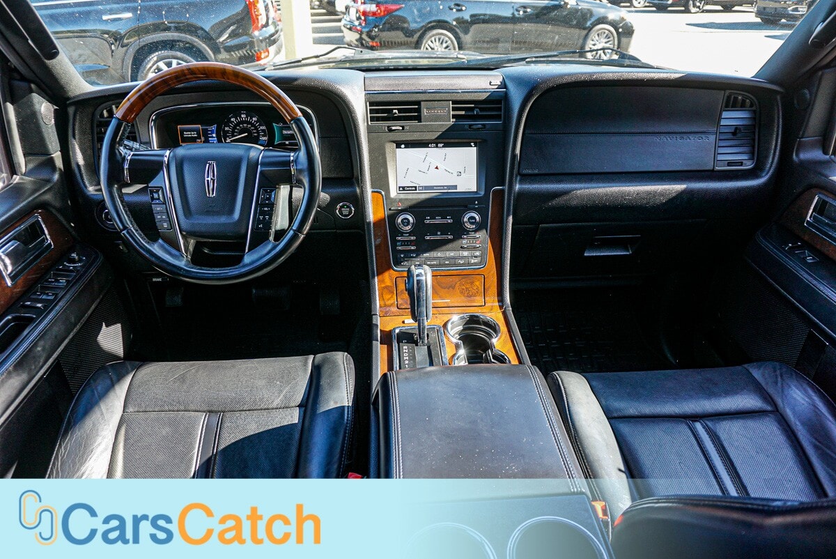 CARSCATCH  - Used vehicle - SUV LINCOLN NAVIGATOR 2016