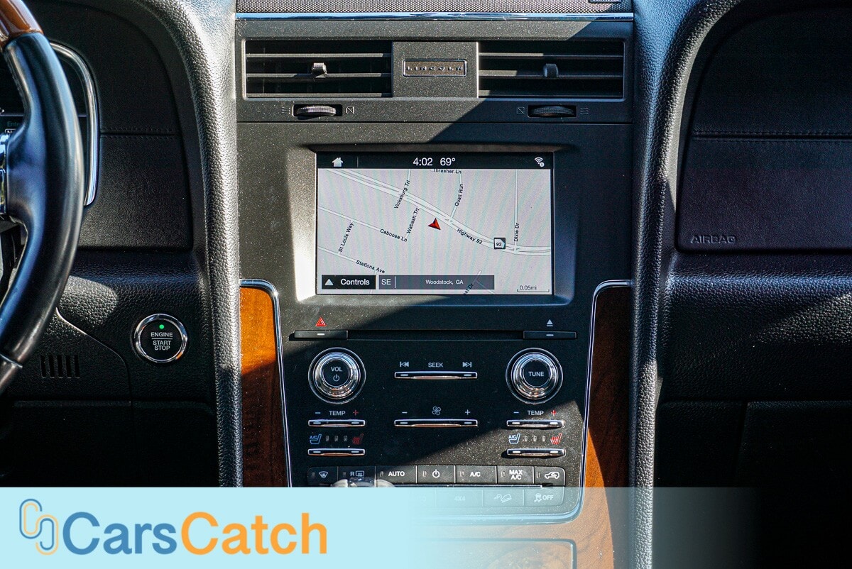 CARSCATCH  - Used vehicle - SUV LINCOLN NAVIGATOR 2016