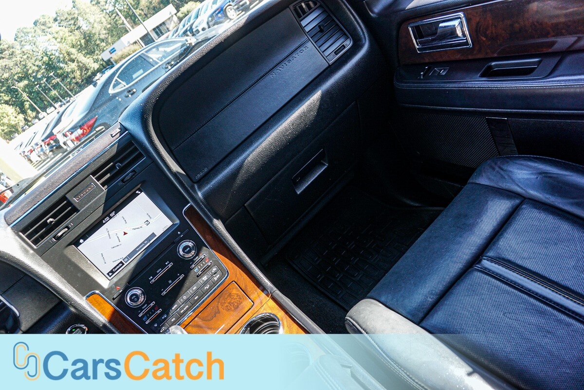 CARSCATCH  - Used vehicle - SUV LINCOLN NAVIGATOR 2016