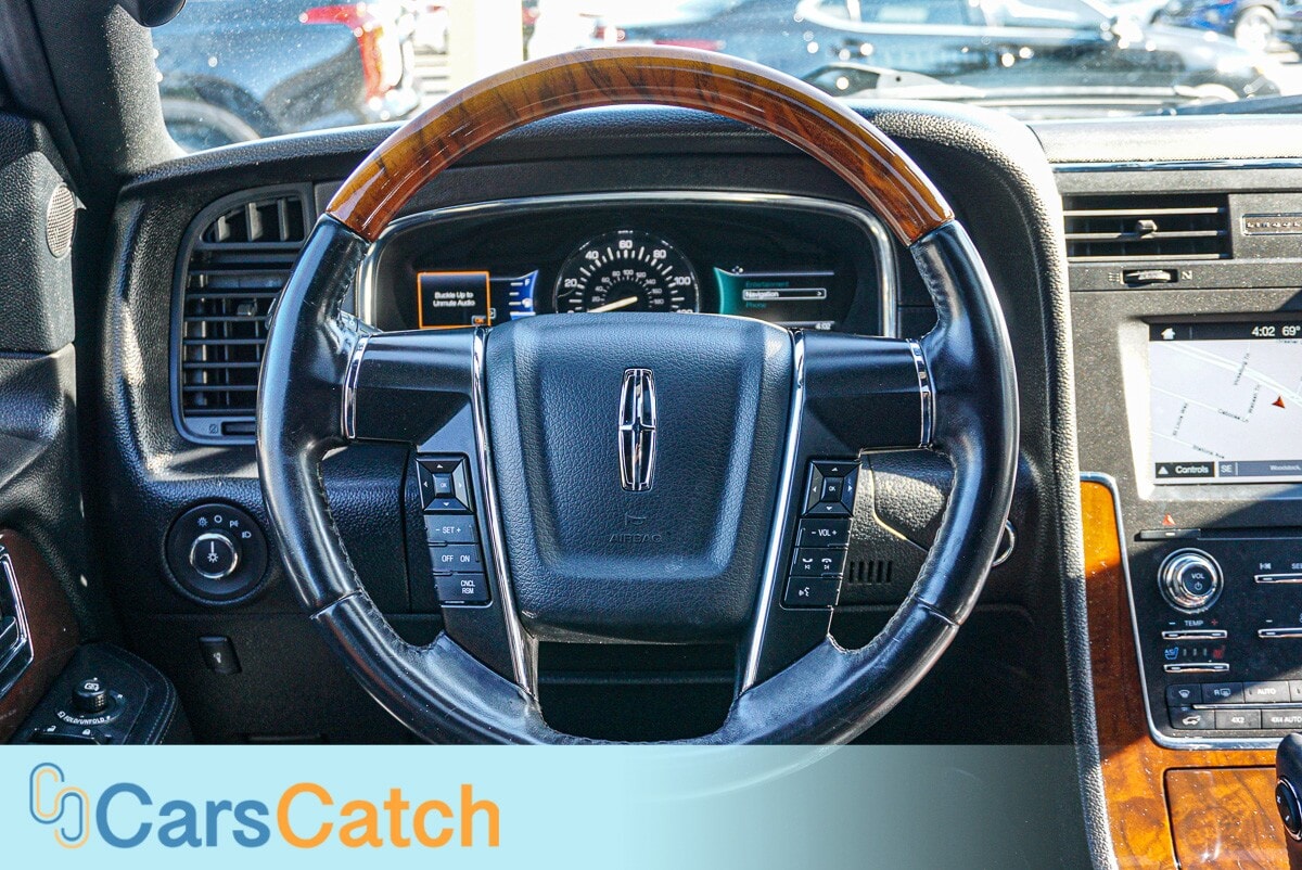 CARSCATCH  - Used vehicle - SUV LINCOLN NAVIGATOR 2016