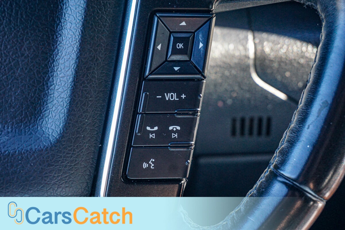 CARSCATCH  - Used vehicle - SUV LINCOLN NAVIGATOR 2016