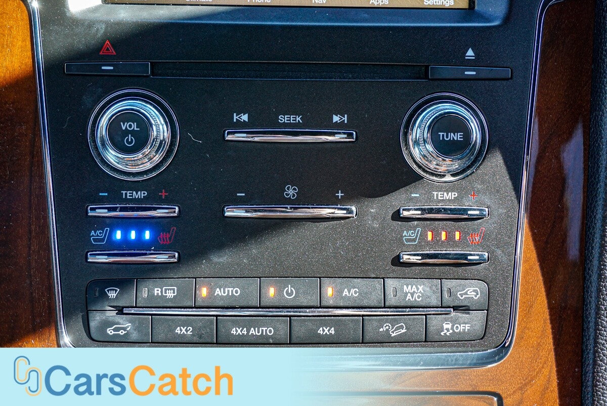 CARSCATCH  - Used vehicle - SUV LINCOLN NAVIGATOR 2016