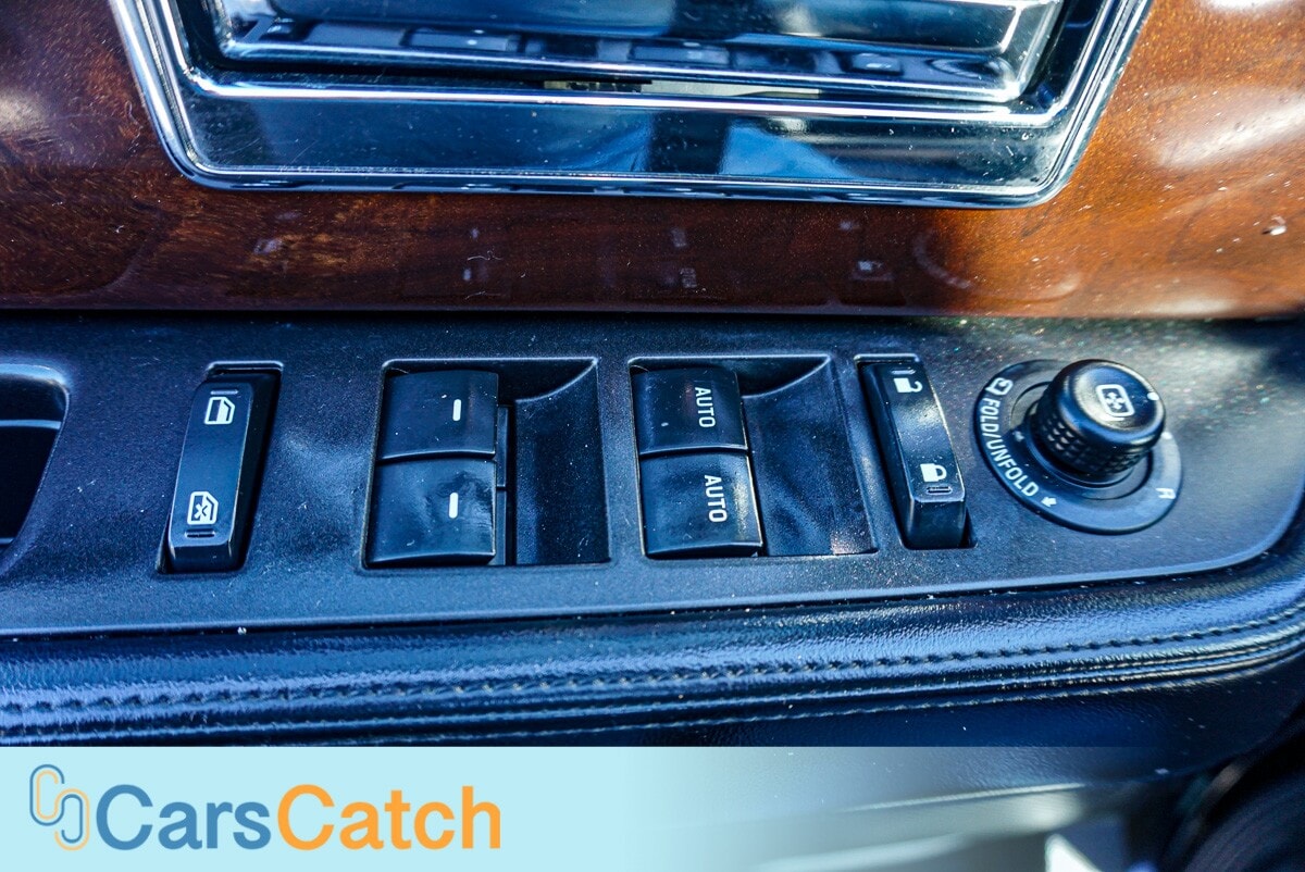 CARSCATCH  - Used vehicle - SUV LINCOLN NAVIGATOR 2016