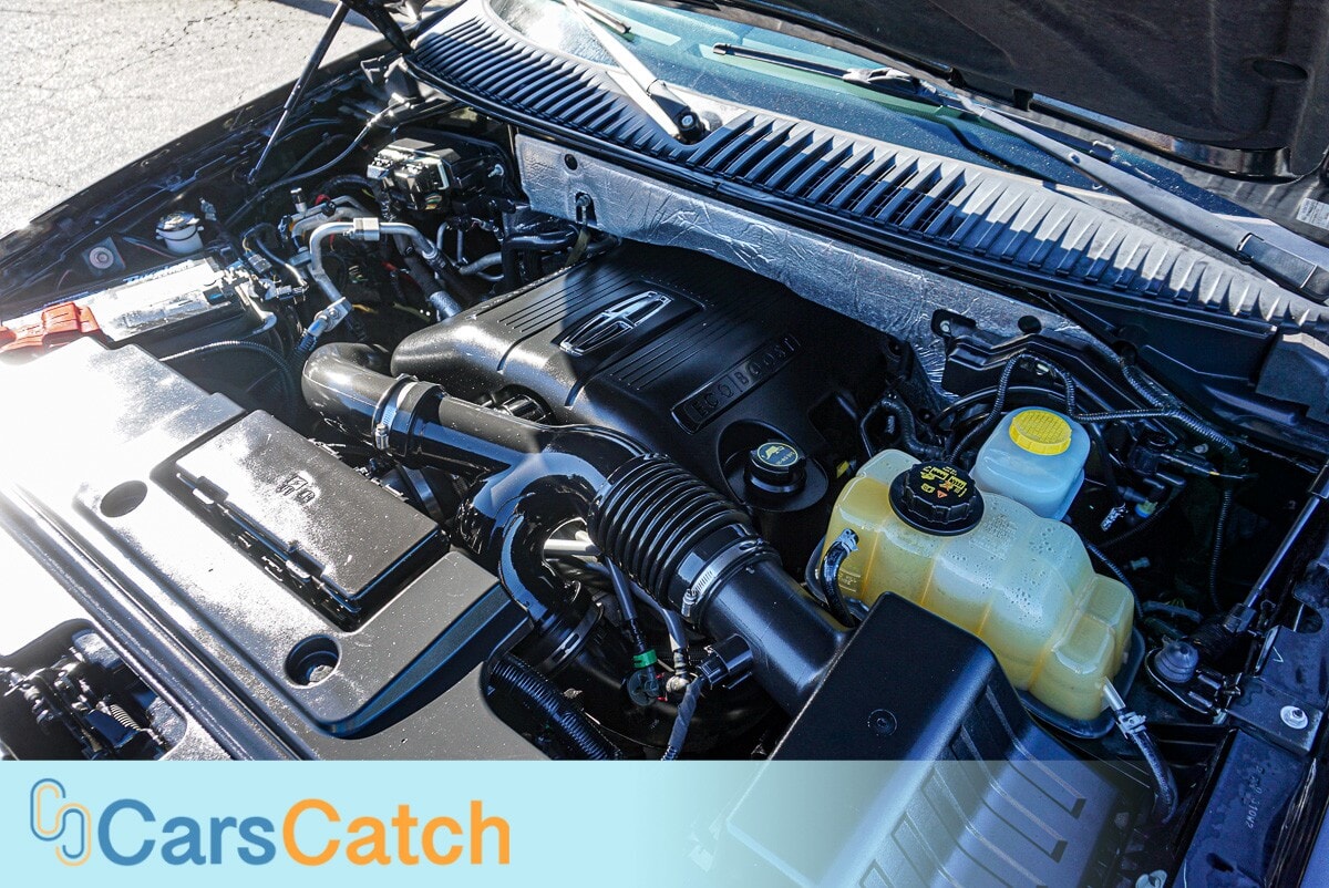 CARSCATCH  - Used vehicle - SUV LINCOLN NAVIGATOR 2016