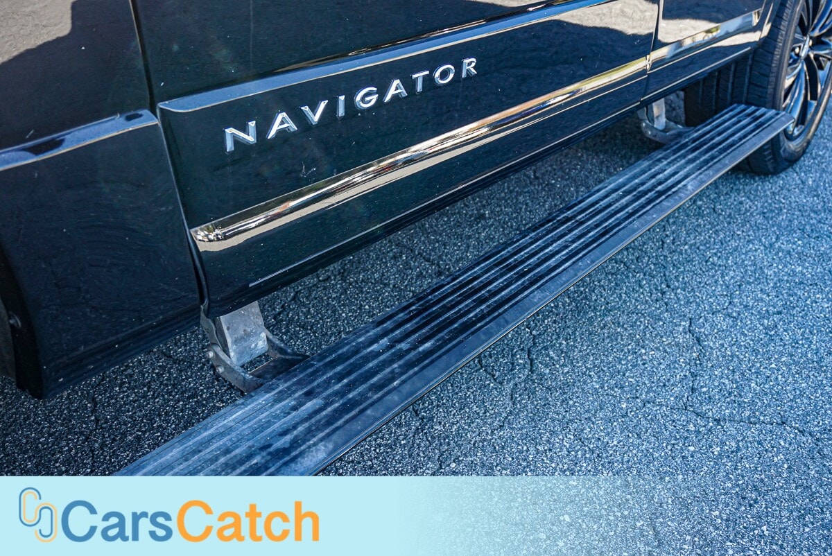 CARSCATCH  - Used vehicle - SUV LINCOLN NAVIGATOR 2016