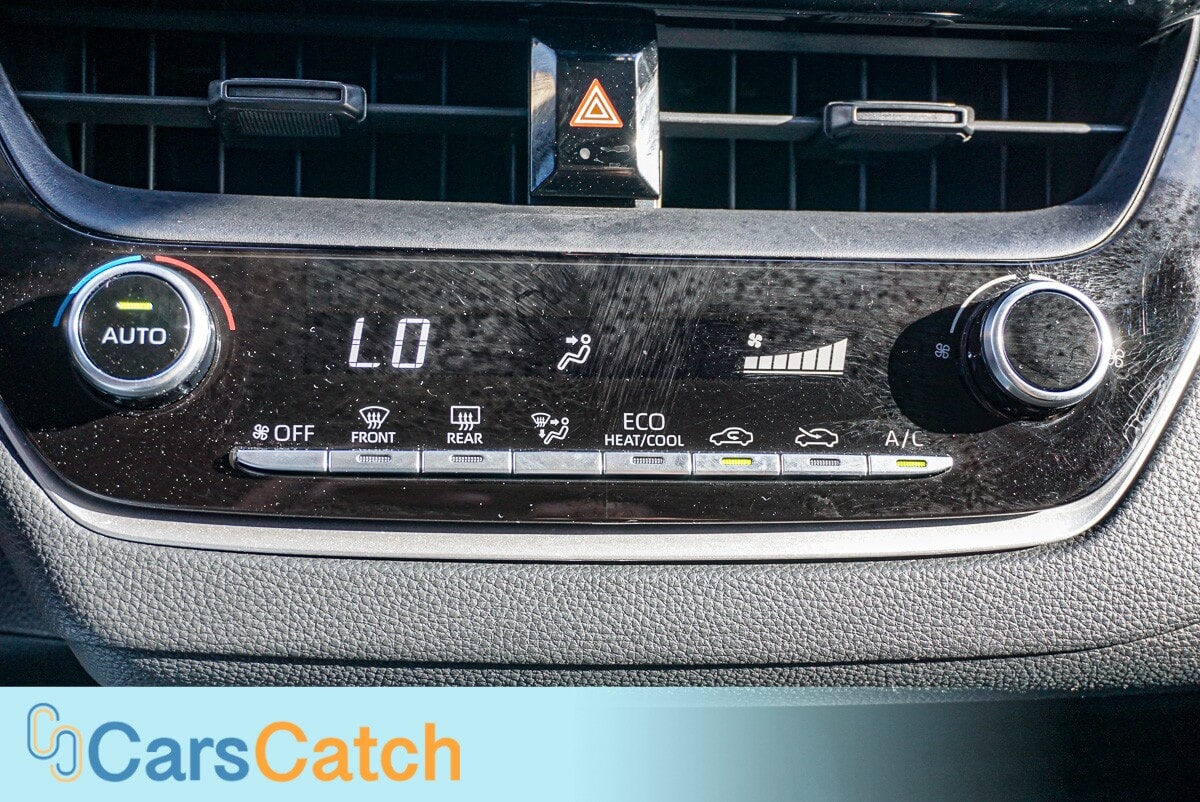 2022 Toyota Corolla LE photo 34