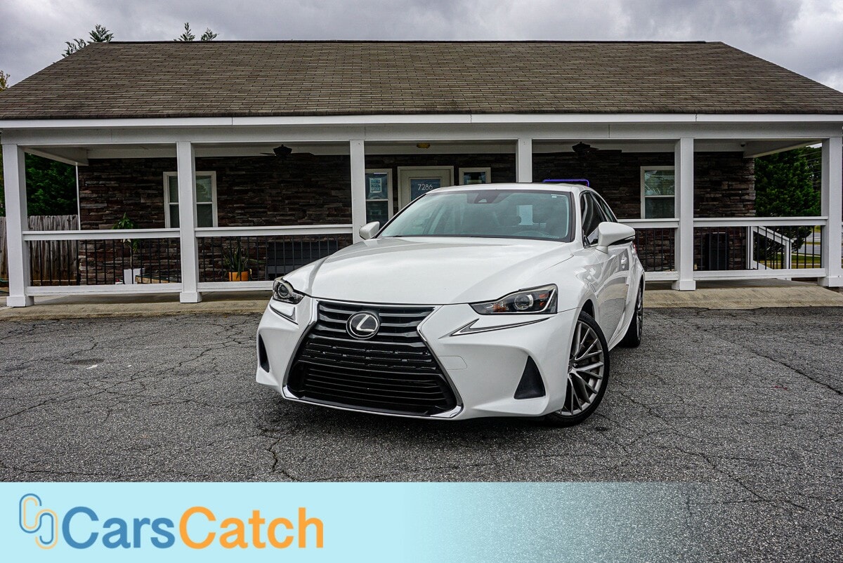 CARSCATCH  - Used vehicle - SEDAN LEXUS IS 2017