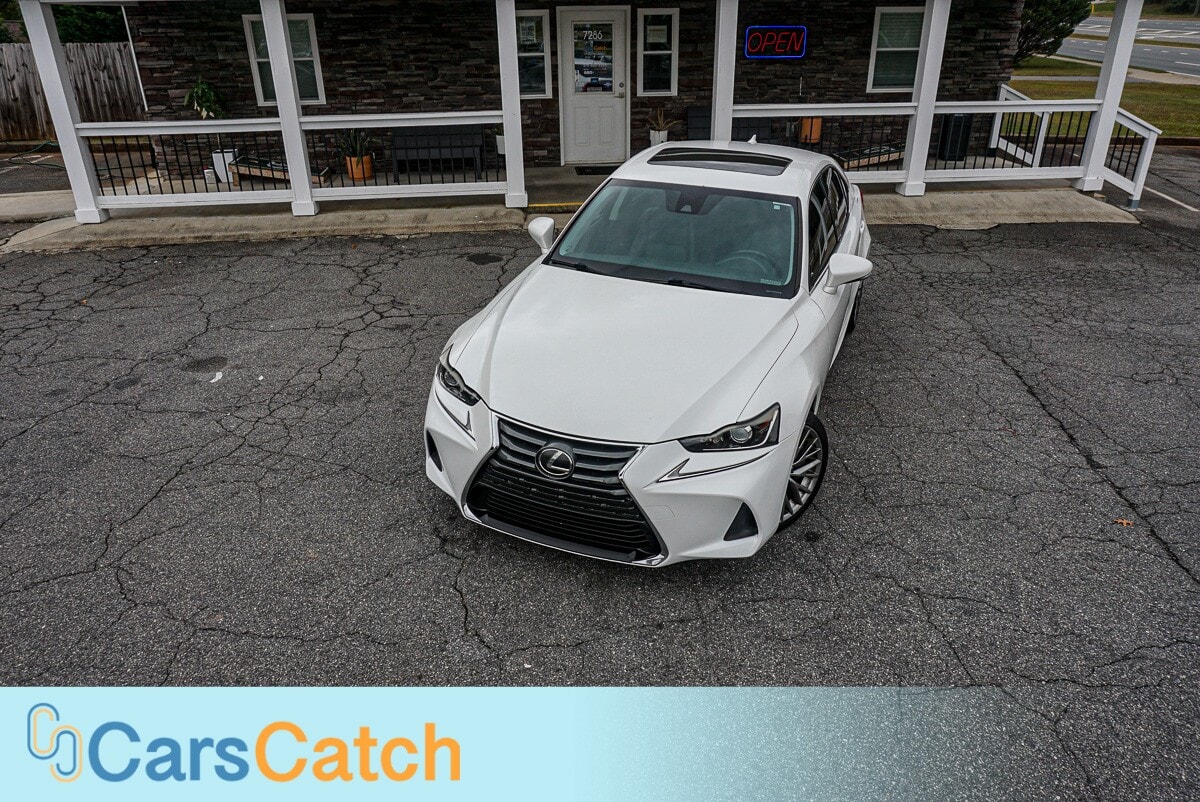 CARSCATCH  - Used vehicle - SEDAN LEXUS IS 2017