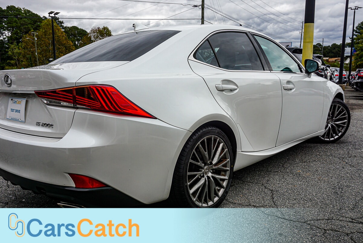 CARSCATCH  - Used vehicle - SEDAN LEXUS IS 2017
