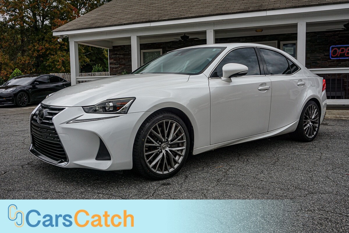 CARSCATCH  - Used vehicle - SEDAN LEXUS IS 2017