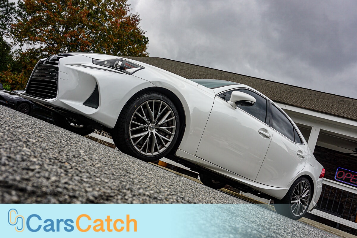 CARSCATCH  - Used vehicle - SEDAN LEXUS IS 2017