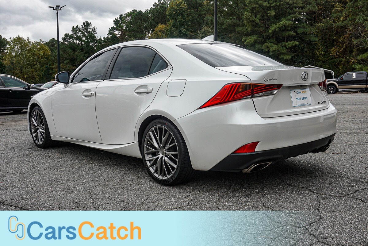 CARSCATCH  - Used vehicle - SEDAN LEXUS IS 2017
