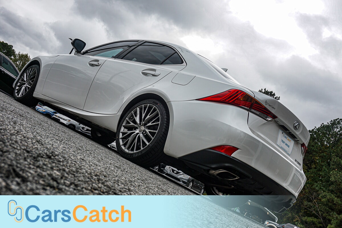 CARSCATCH  - Used vehicle - SEDAN LEXUS IS 2017