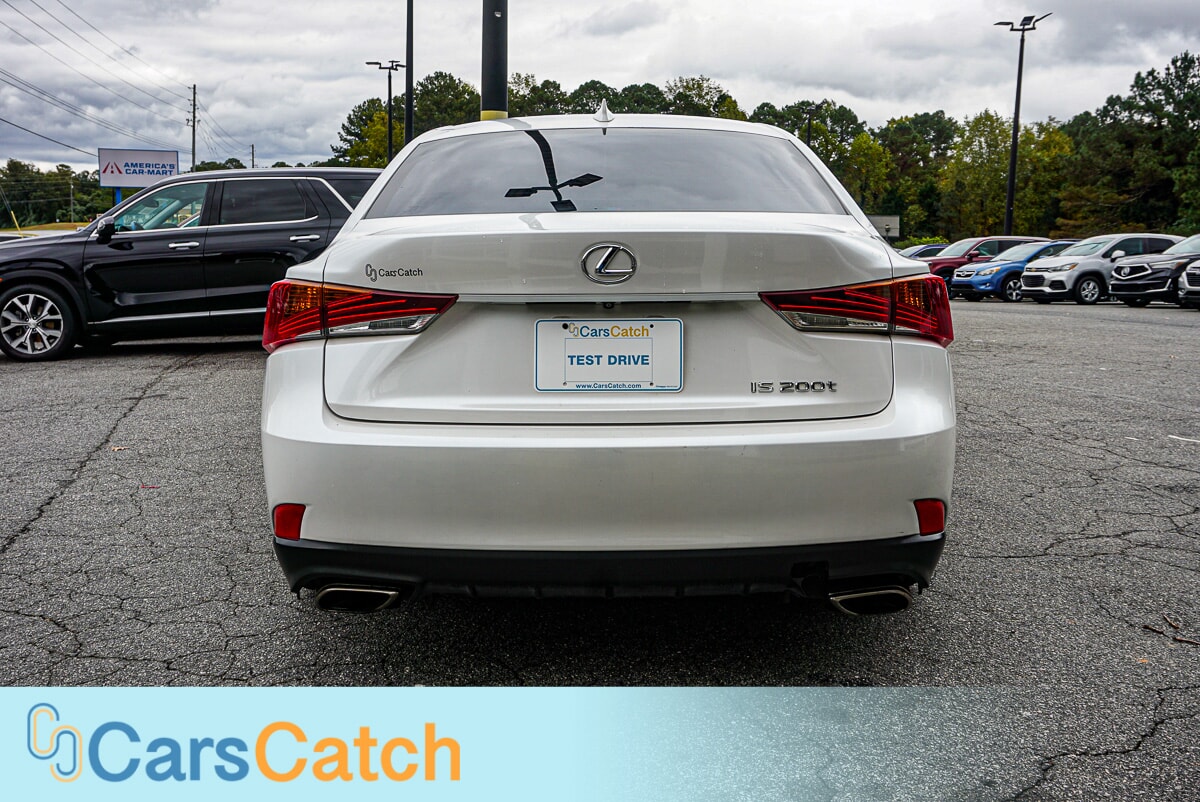 CARSCATCH  - Used vehicle - SEDAN LEXUS IS 2017
