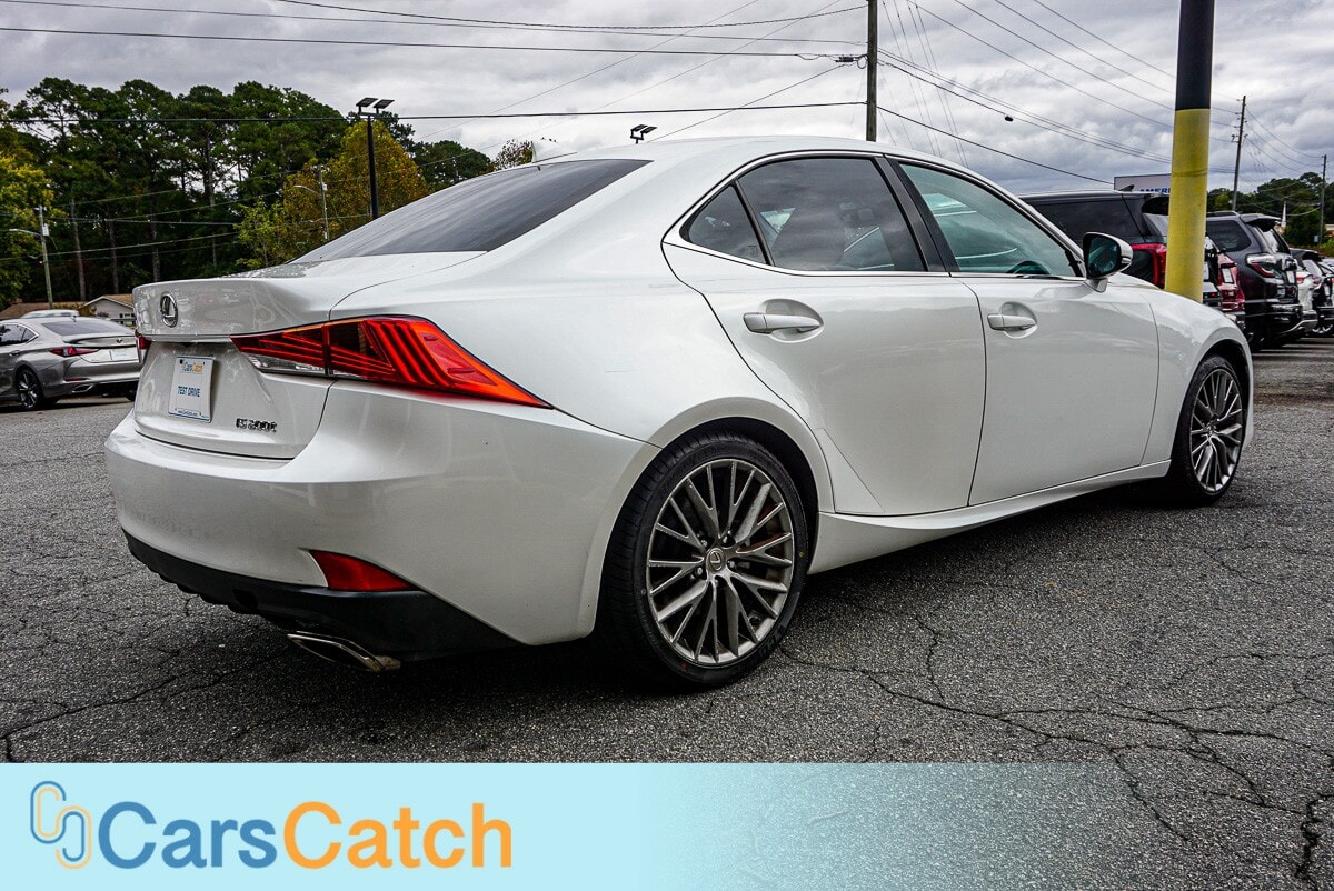 CARSCATCH  - Used vehicle - SEDAN LEXUS IS 2017