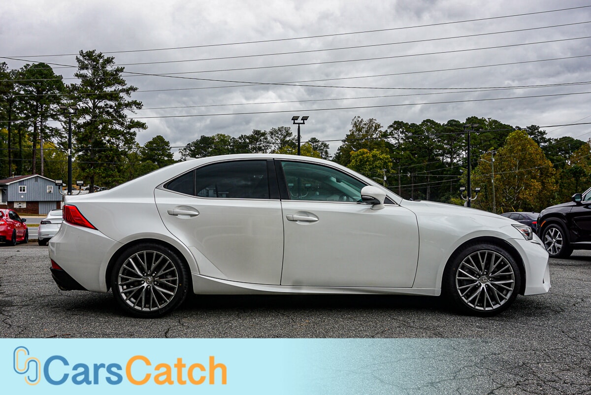 CARSCATCH  - Used vehicle - SEDAN LEXUS IS 2017
