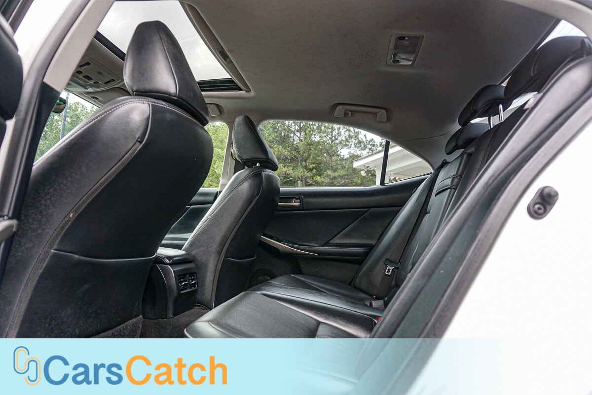 CARSCATCH  - Used vehicle - SEDAN LEXUS IS 2017