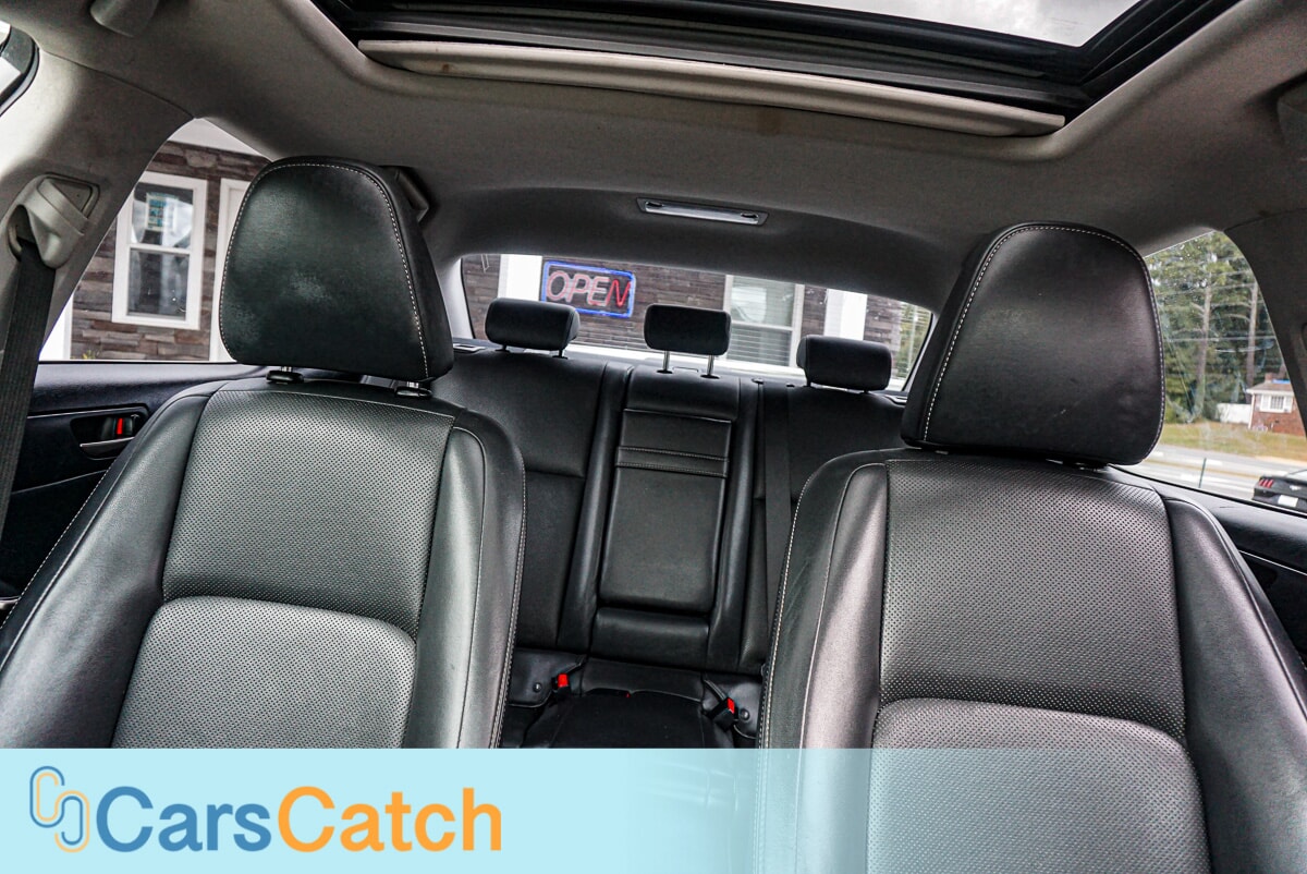 CARSCATCH  - Used vehicle - SEDAN LEXUS IS 2017