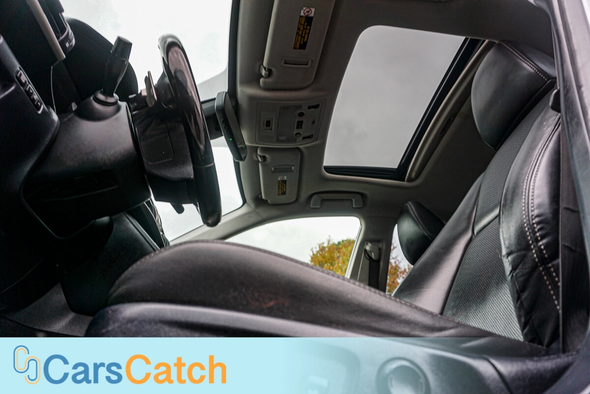 CARSCATCH  - Used vehicle - SEDAN LEXUS IS 2017