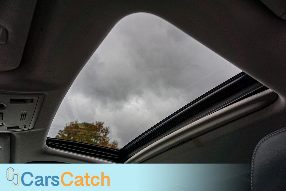 CARSCATCH  - Used vehicle - SEDAN LEXUS IS 2017