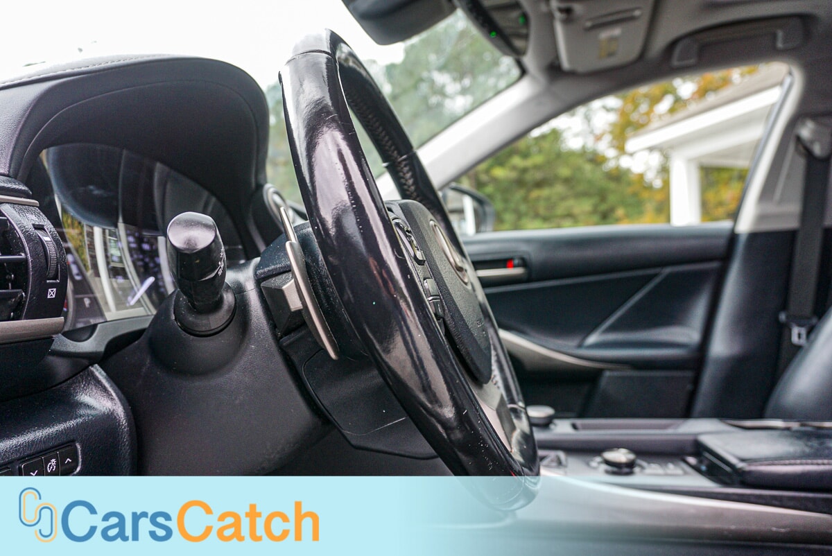 CARSCATCH  - Used vehicle - SEDAN LEXUS IS 2017