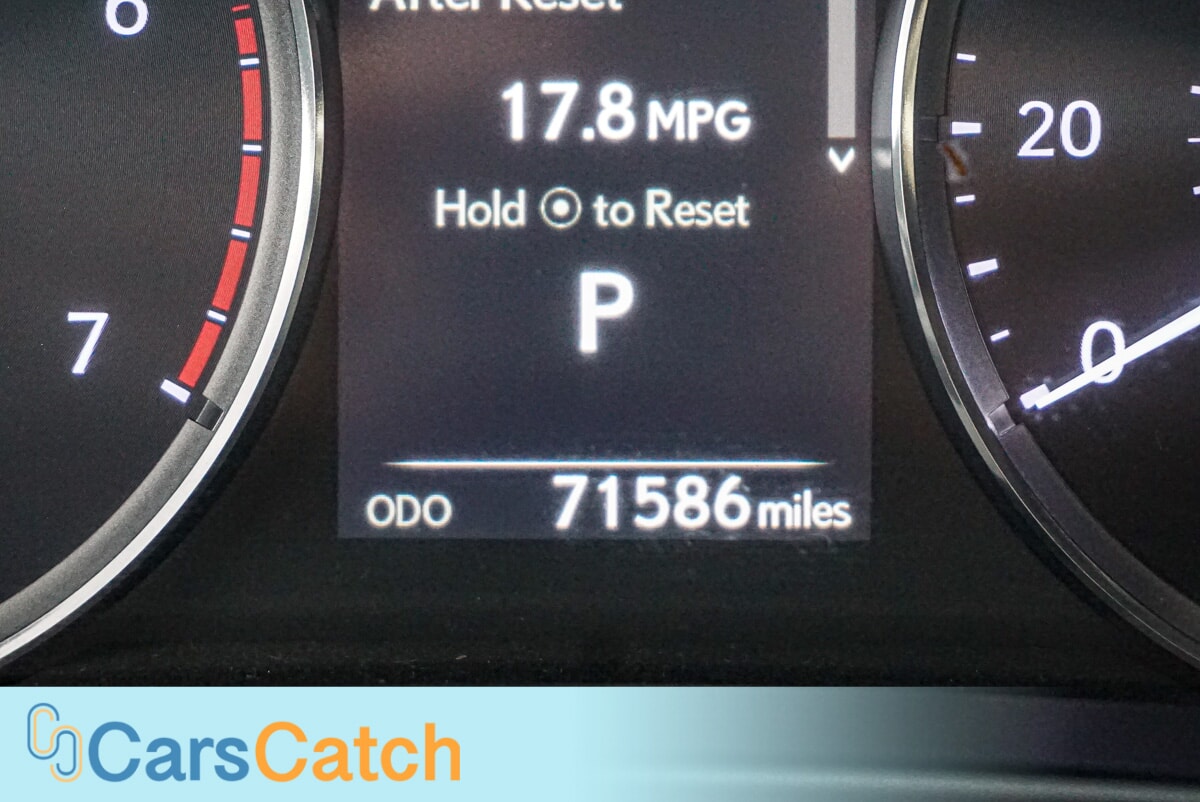 CARSCATCH  - Used vehicle - SEDAN LEXUS IS 2017