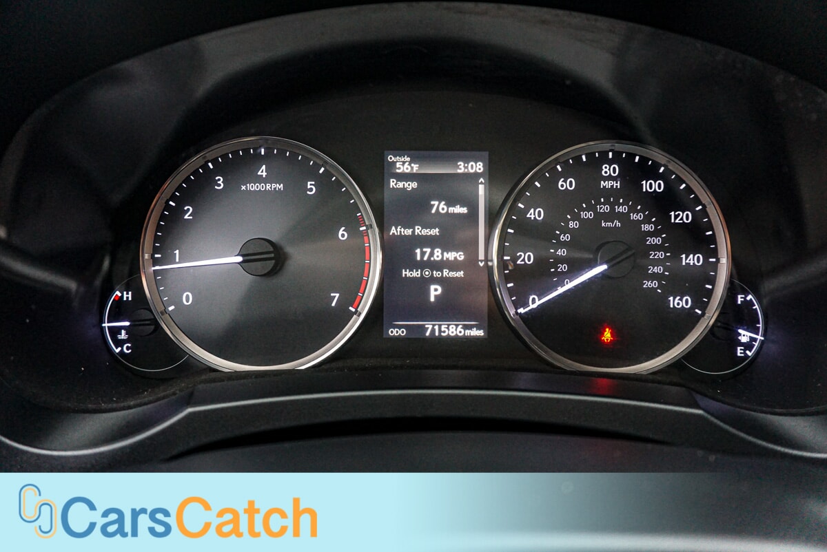 CARSCATCH  - Used vehicle - SEDAN LEXUS IS 2017