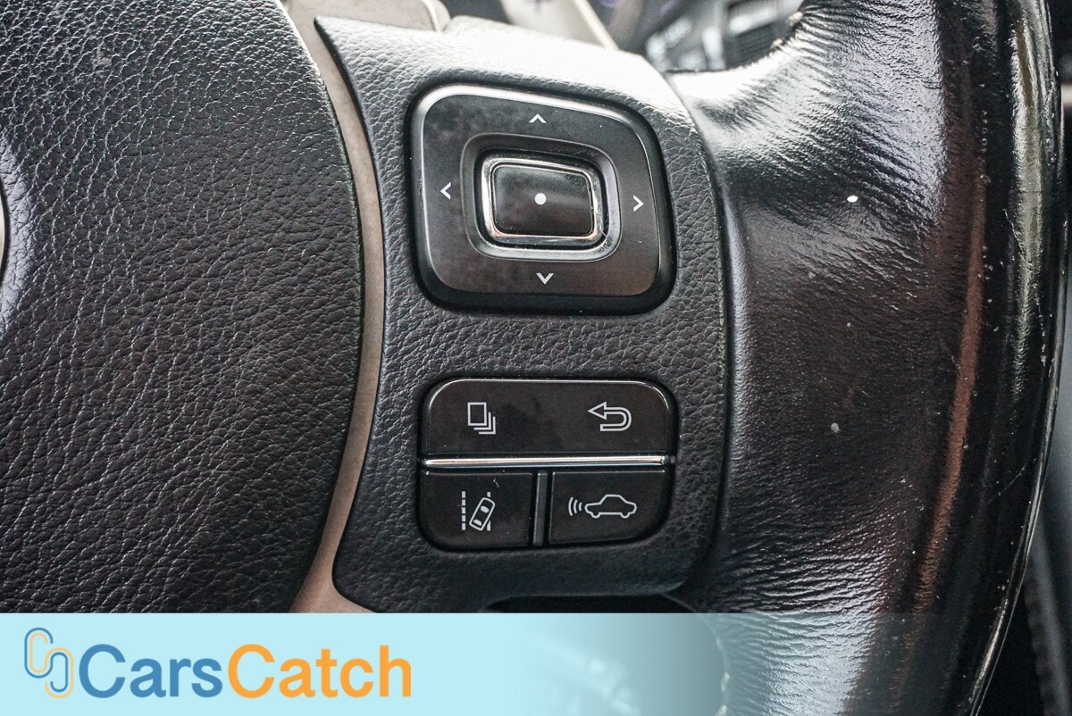 CARSCATCH  - Used vehicle - SEDAN LEXUS IS 2017