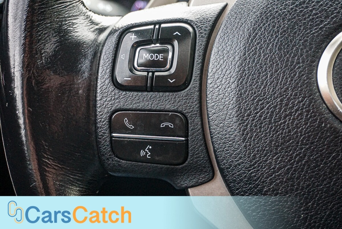 CARSCATCH  - Used vehicle - SEDAN LEXUS IS 2017