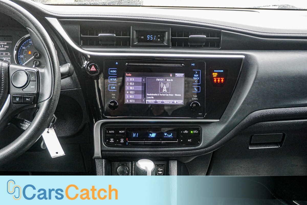 CARSCATCH  - Used vehicle - SEDAN TOYOTA COROLLA 2018