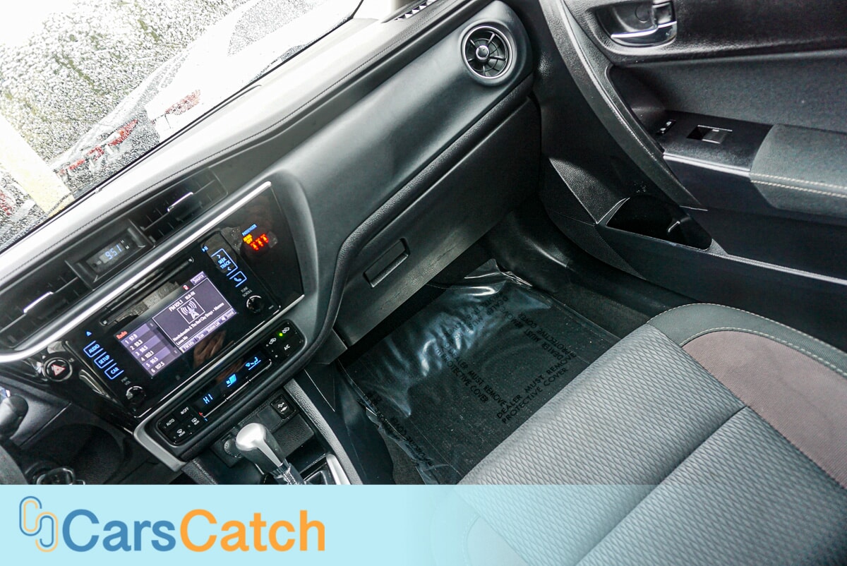 CARSCATCH  - Used vehicle - SEDAN TOYOTA COROLLA 2018