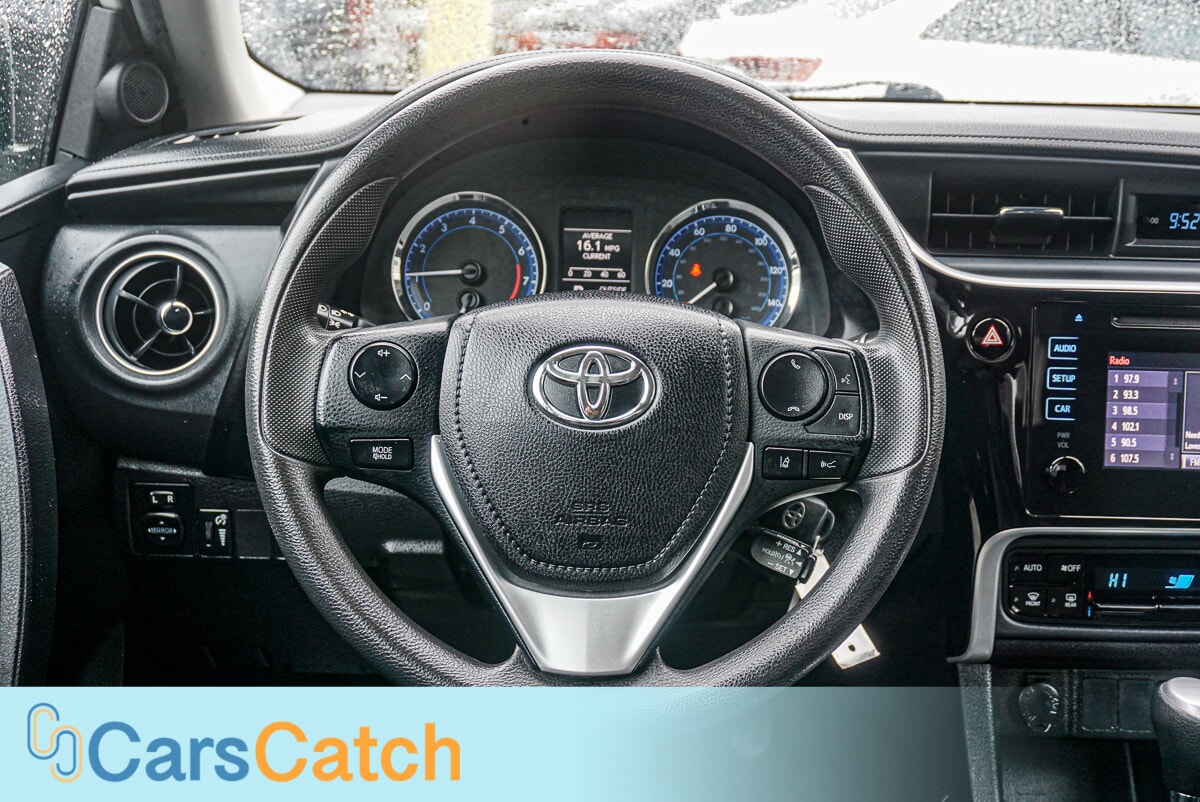 CARSCATCH  - Used vehicle - SEDAN TOYOTA COROLLA 2018