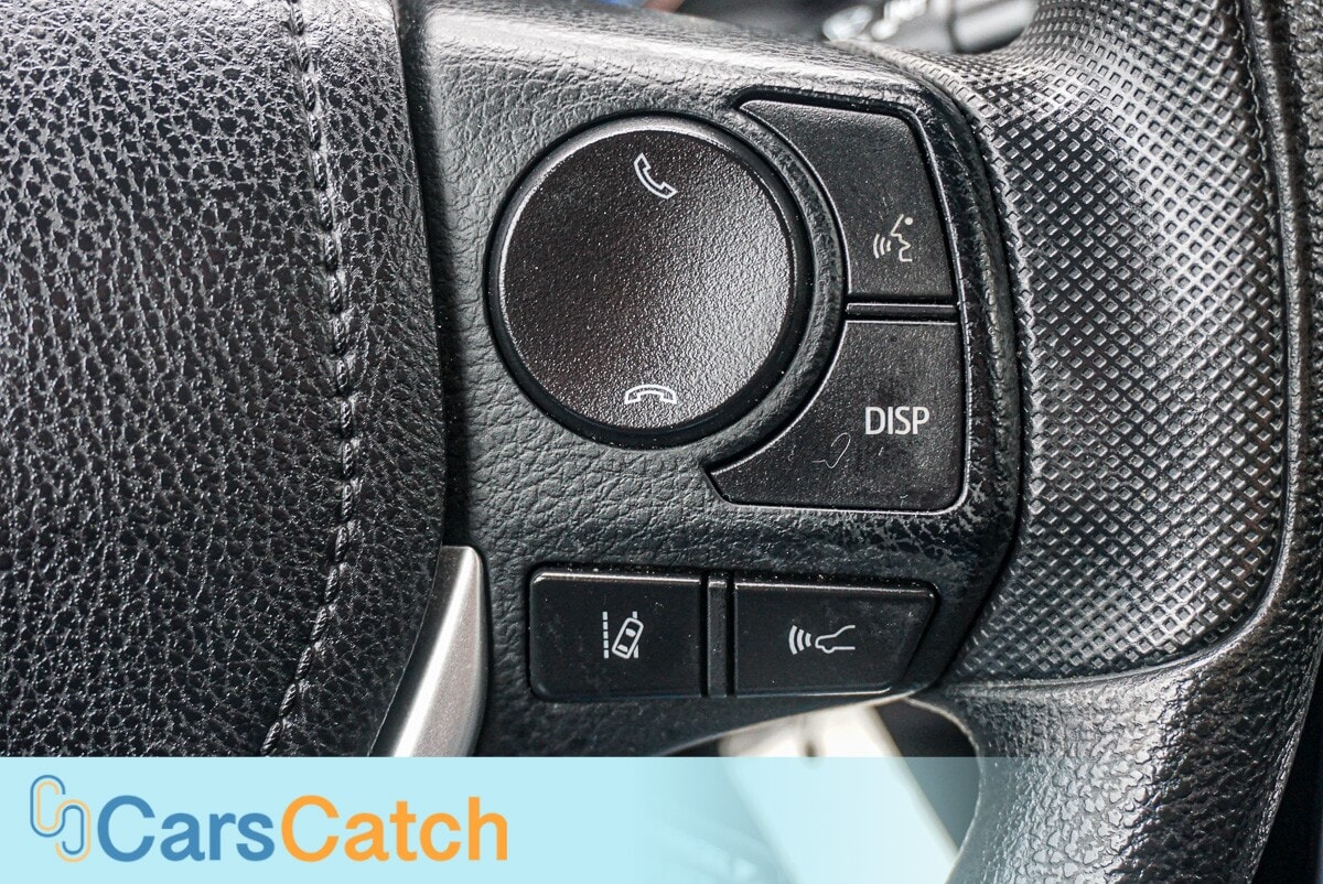CARSCATCH  - Used vehicle - SEDAN TOYOTA COROLLA 2018