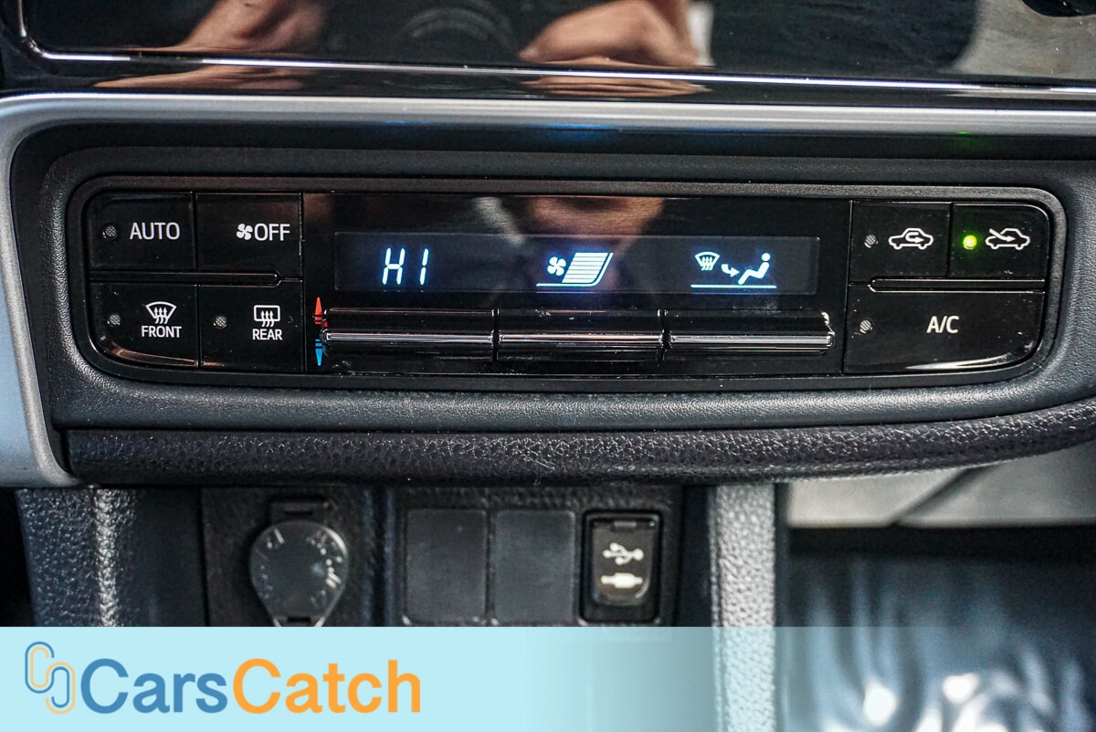 CARSCATCH  - Used vehicle - SEDAN TOYOTA COROLLA 2018