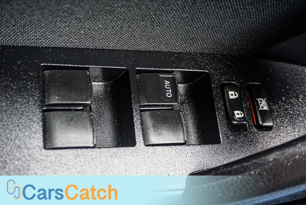 CARSCATCH  - Used vehicle - SEDAN TOYOTA COROLLA 2018