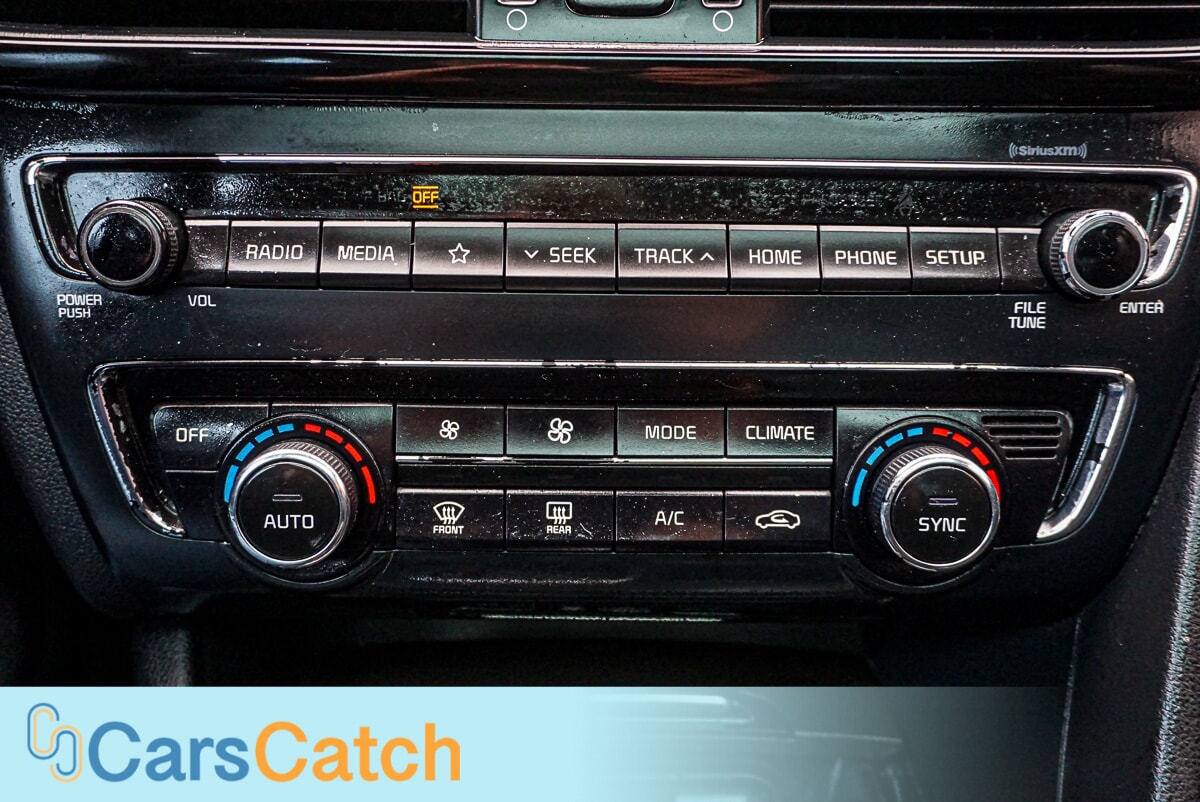 CARSCATCH  - Used vehicle - SEDAN KIA OPTIMA 2019