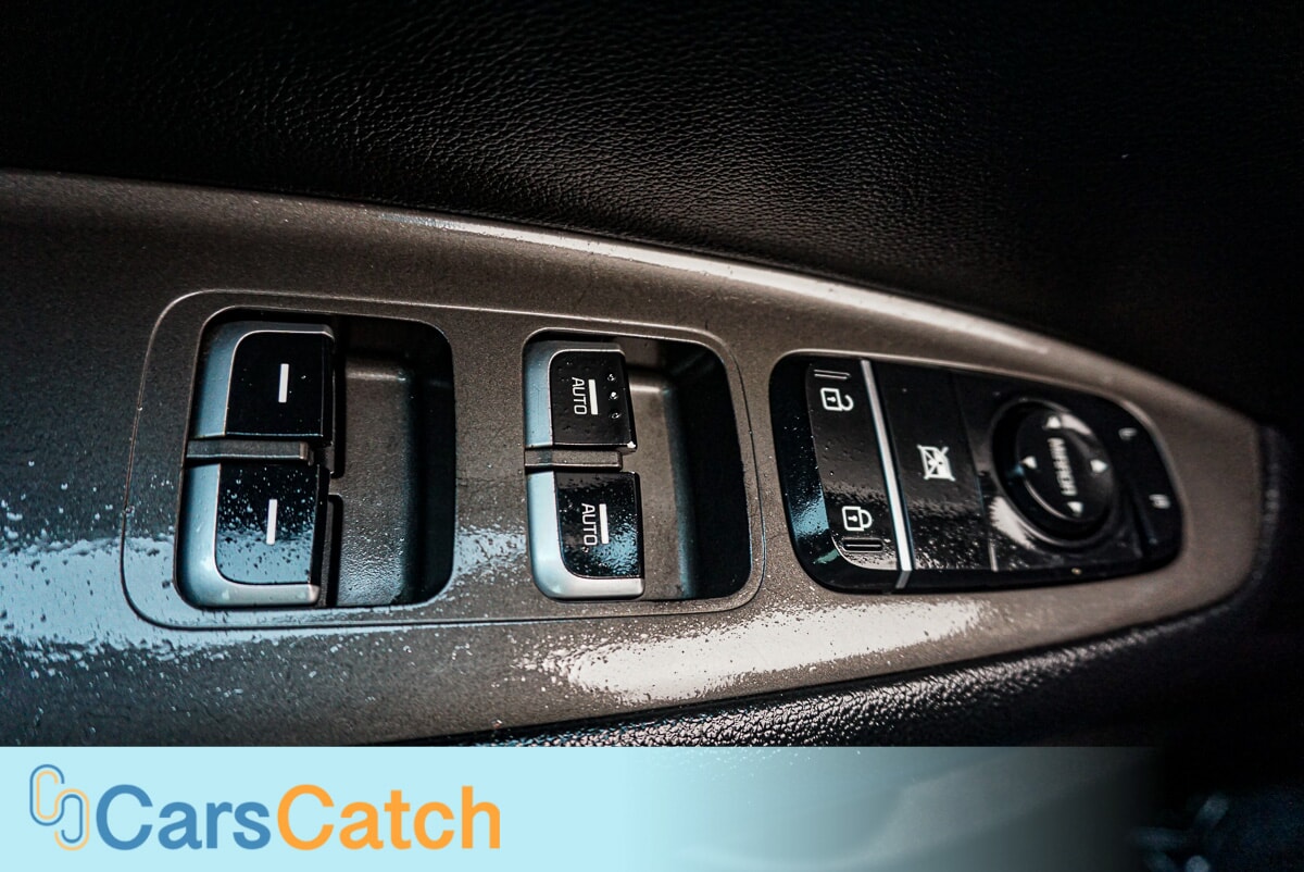 CARSCATCH  - Used vehicle - SEDAN KIA OPTIMA 2019