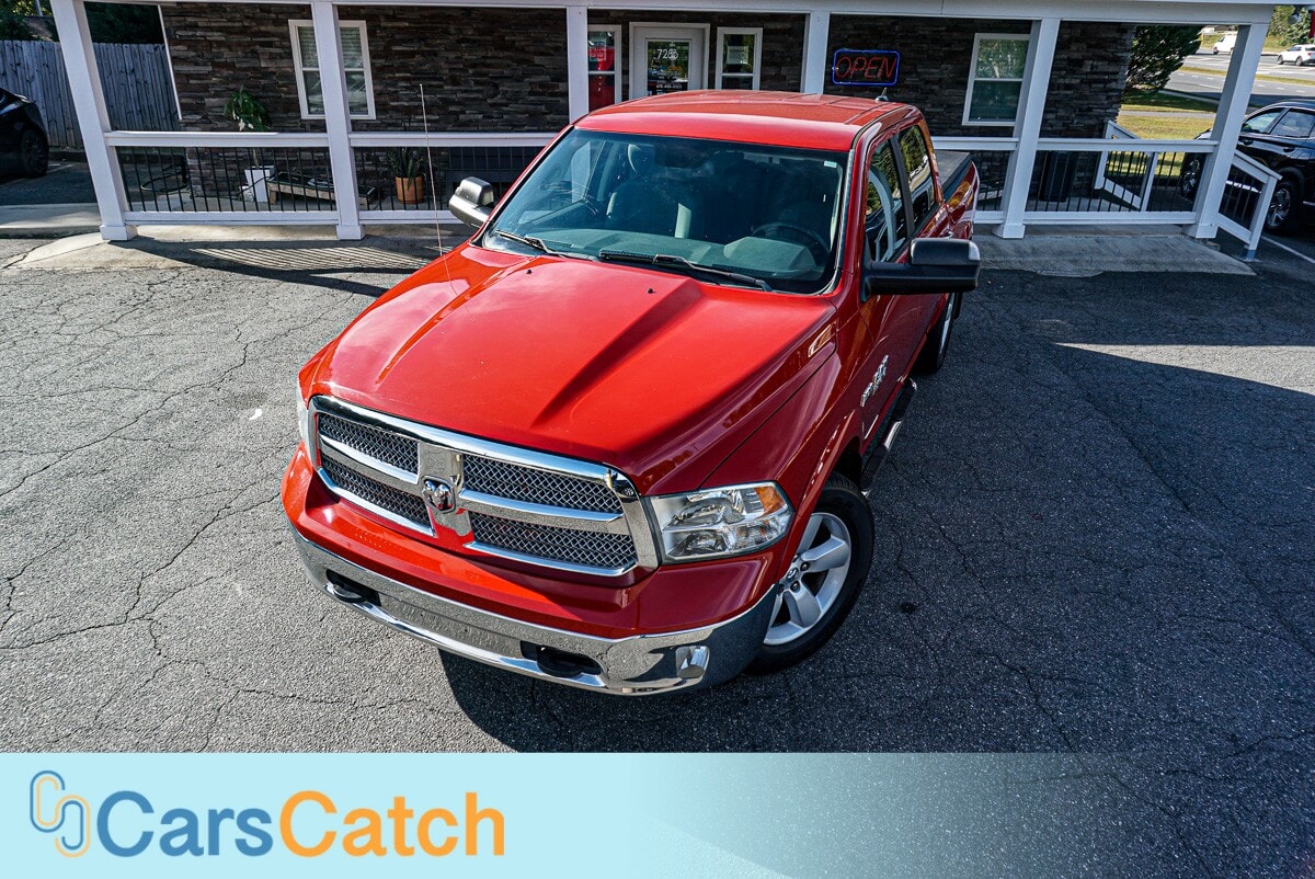 CARSCATCH  - Used vehicle - TRUCK RAM 1500 2018