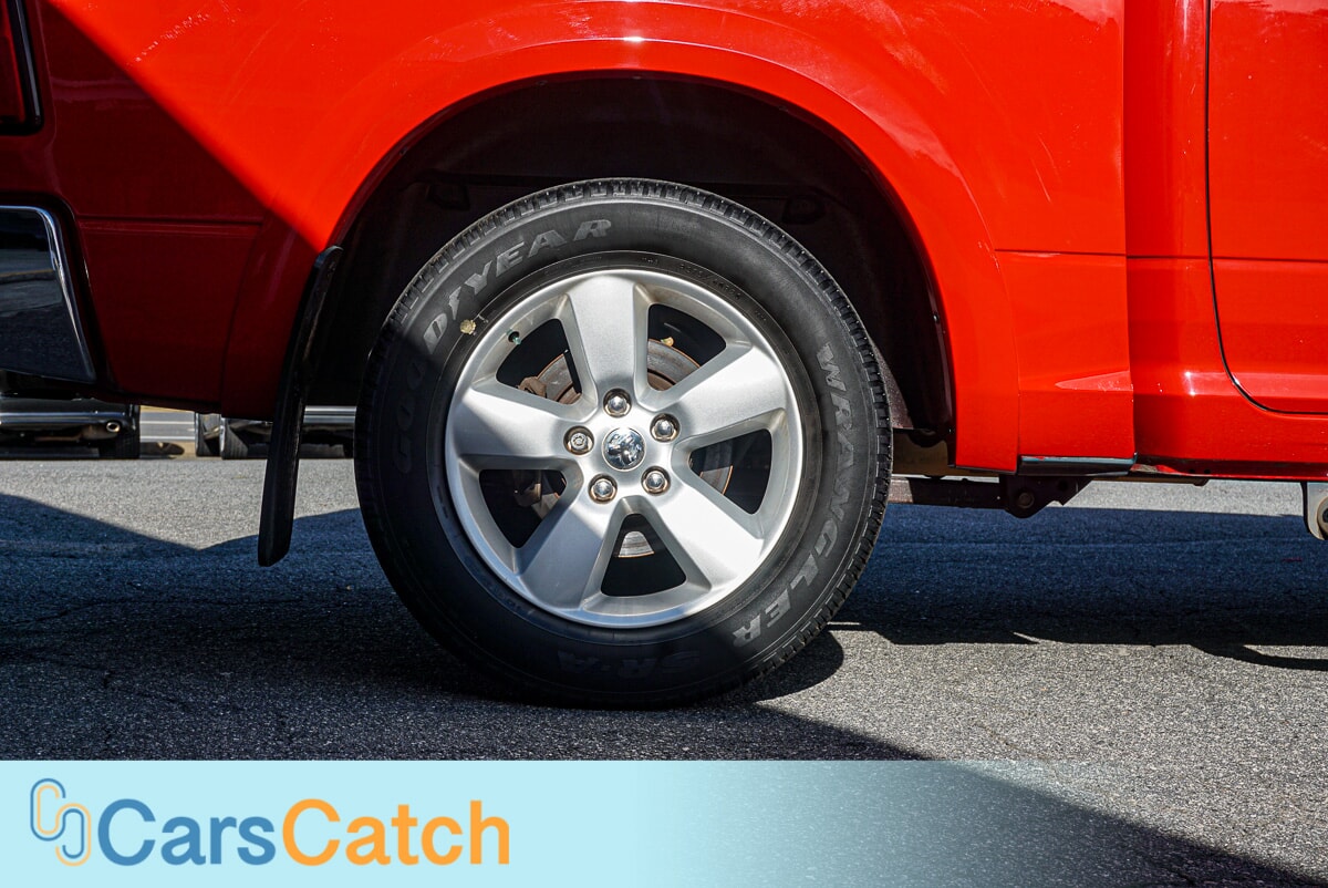 CARSCATCH  - Used vehicle - TRUCK RAM 1500 2018