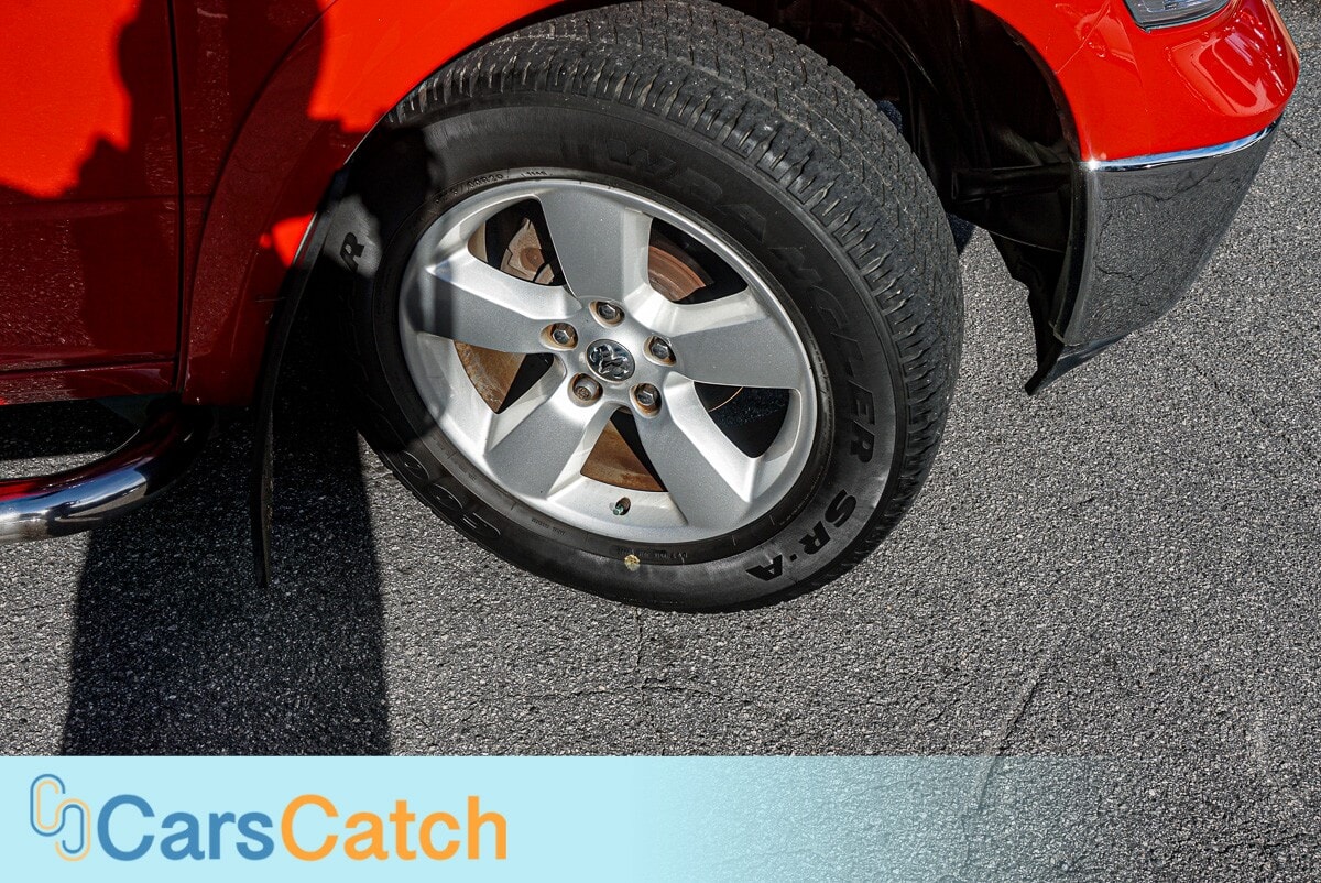 CARSCATCH  - Used vehicle - TRUCK RAM 1500 2018