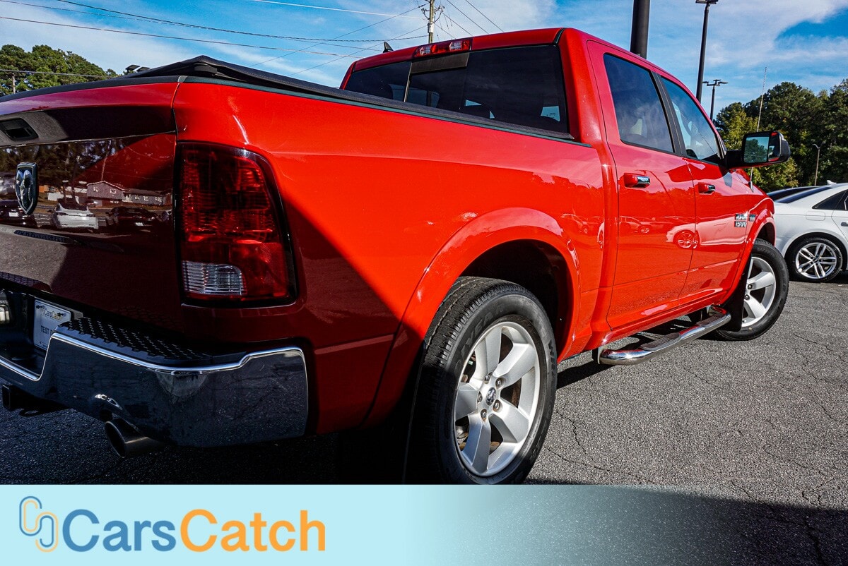 CARSCATCH  - Used vehicle - TRUCK RAM 1500 2018