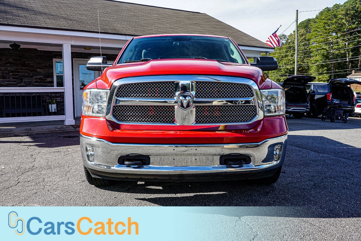 CARSCATCH  - Used vehicle - TRUCK RAM 1500 2018