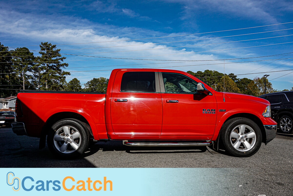 CARSCATCH  - Used vehicle - TRUCK RAM 1500 2018