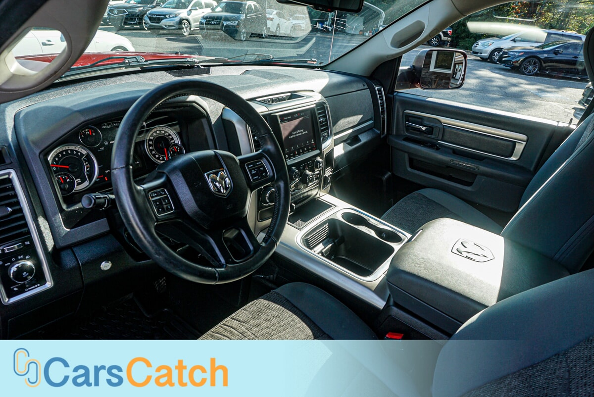 CARSCATCH  - Used vehicle - TRUCK RAM 1500 2018