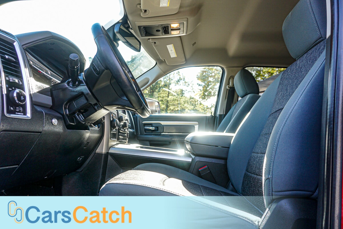 CARSCATCH  - Used vehicle - TRUCK RAM 1500 2018