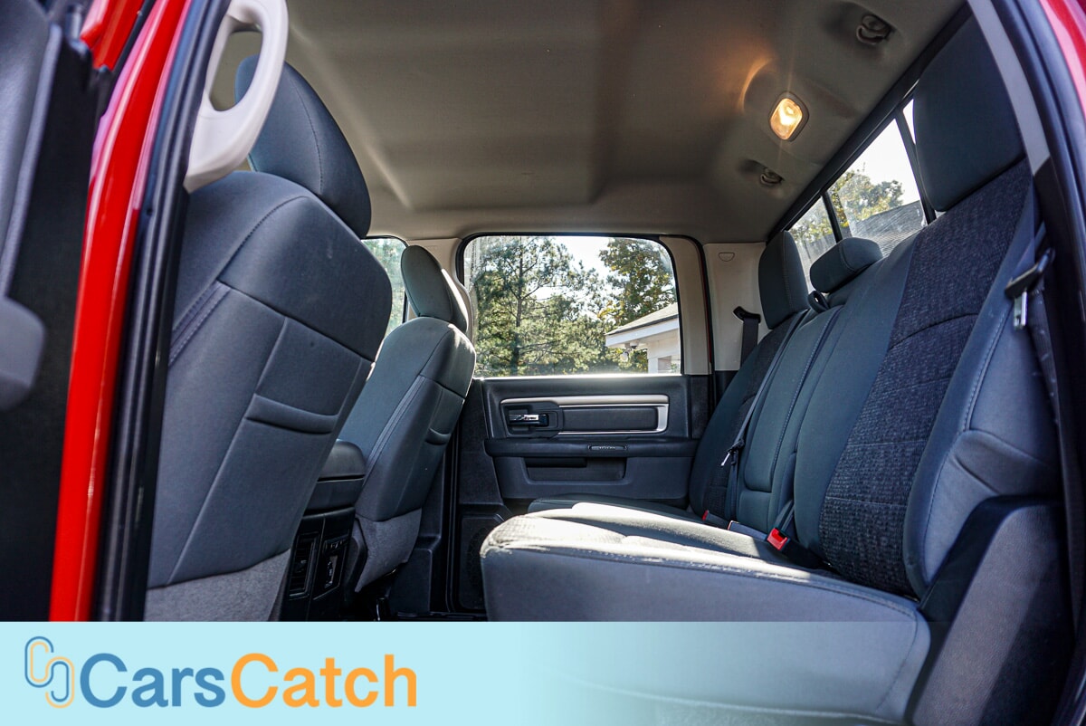CARSCATCH  - Used vehicle - TRUCK RAM 1500 2018