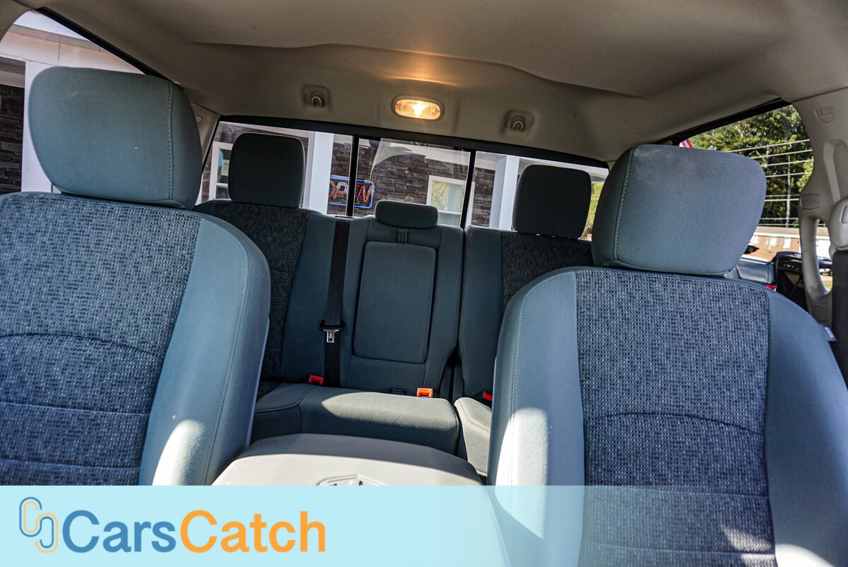 CARSCATCH  - Used vehicle - TRUCK RAM 1500 2018
