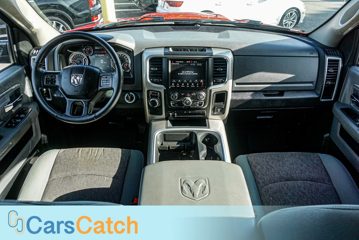 CARSCATCH  - Used vehicle - TRUCK RAM 1500 2018