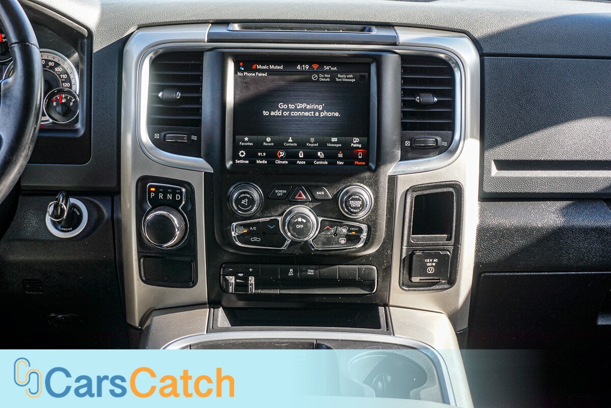 CARSCATCH  - Used vehicle - TRUCK RAM 1500 2018