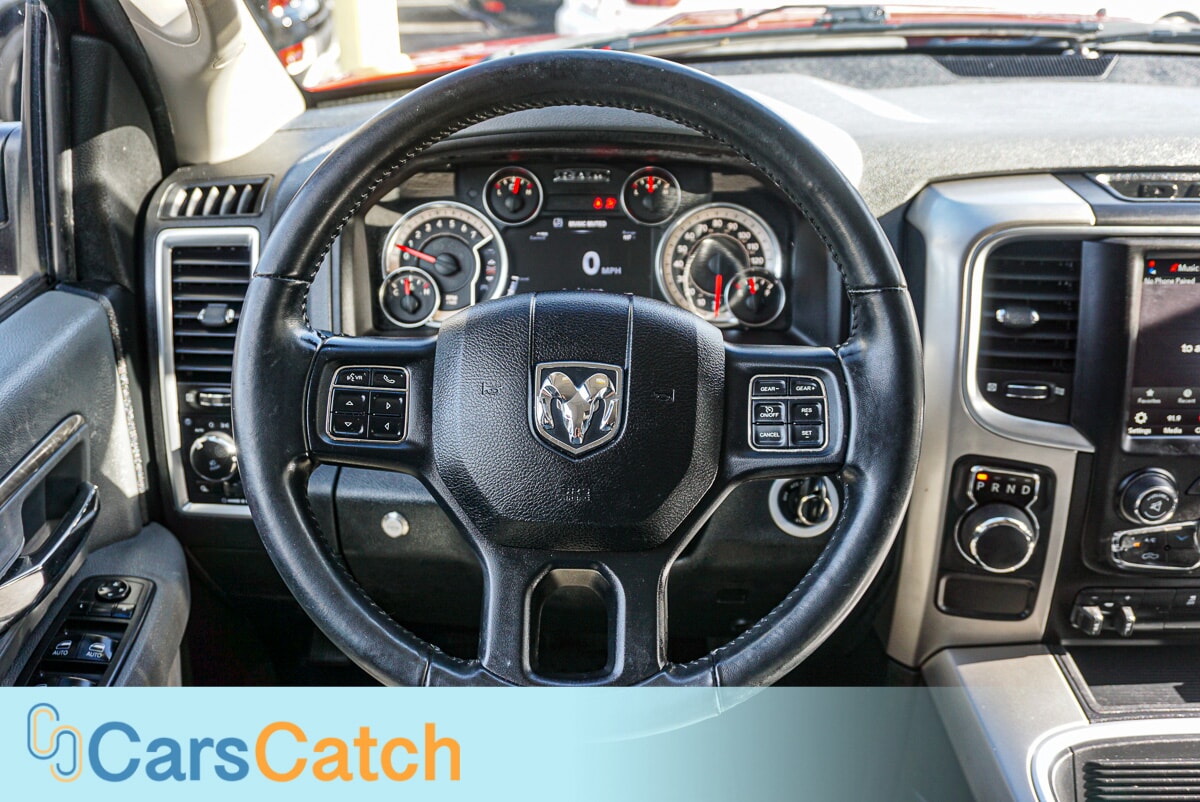 CARSCATCH  - Used vehicle - TRUCK RAM 1500 2018